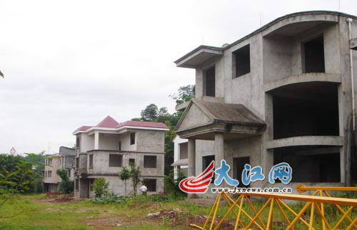 ���ظ���ɽ�ֱ�˽�ڽ�˽�ұ�������ϵ����Ա��ͼ��